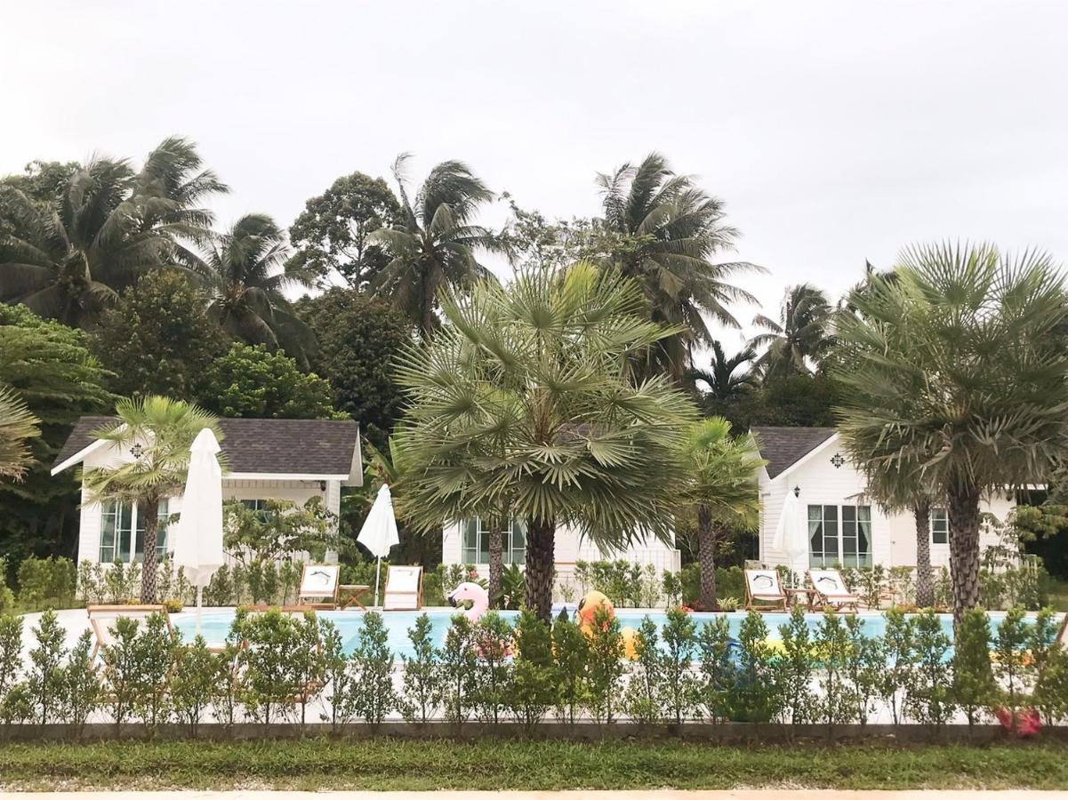 Thirty Tree Garden House Hostel Chumphon Exterior photo
