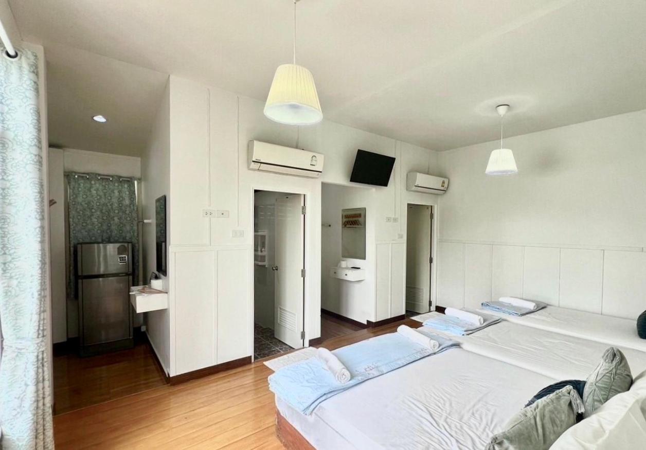 Thirty Tree Garden House Hostel Chumphon Exterior photo